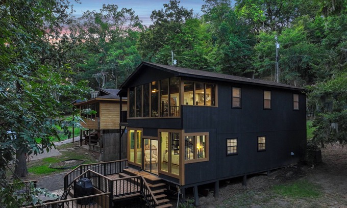 Jefferson Cabine | Bella Vista Cabin w/hot tub, canoes, beautiful views and more!