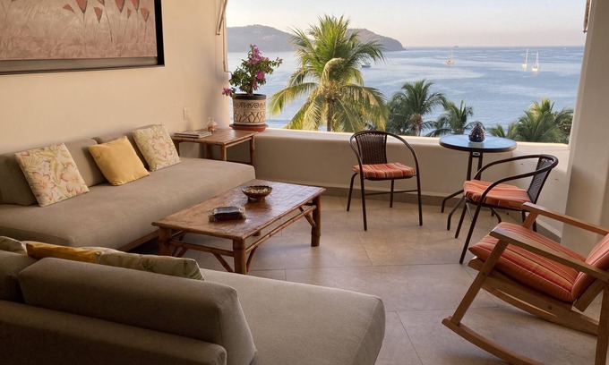 Playa la Madera Copropriété | Bella Vista--Spectacular Views of Zihua Bay from 1-BR Condo above Madera Beach