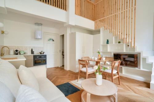 Quartier Saint-Ambroise Appartement | Belle epoque - Magnifique duplex avec mezzanine pour 4