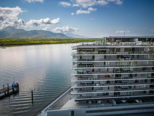 Cairns Central Business District Appartement | Belle Escapes 14 Harbour Lights with tranquil ocean views