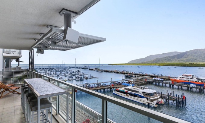 Cairns Central Business District Appartement | Belle Escapes 24 Harbour Lights Water View Apartment