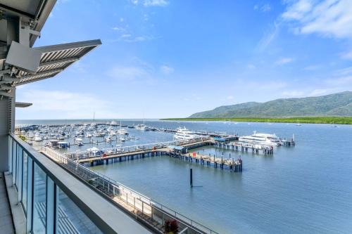 Cairns Central Business District Appartement | Belle Escapes 25 Harbour Lights with Magical Water Views