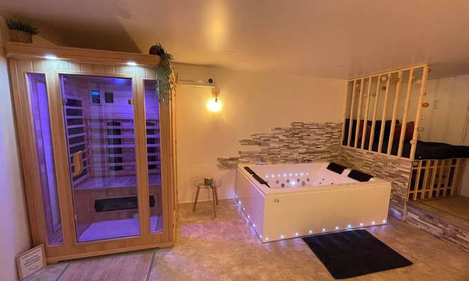 Veigne Maison | Belle maison avec Spa et Sauna privatif + Salle Cinéma