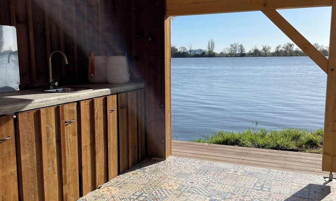 Vayres Maison | Belle Maison Avec Piscine au Bord de L'eau
