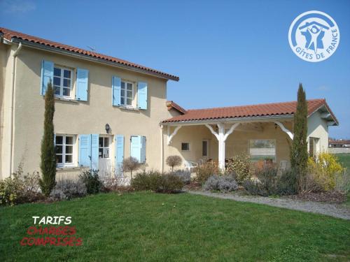 Chalain-le-Comtal Maison | Belle maison de campagne avec piscine, 4 chambres, jardin et terrasse près de Montbrison - FR-1-496-48