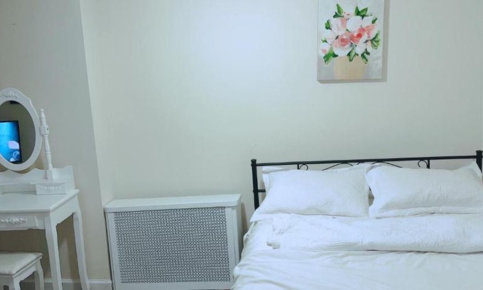 Queens Maison | Belle's place