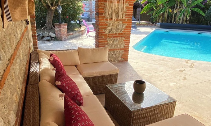Lagrace-Dieu Villa | Maison de 230m2 avec piscine, JACUZZI pool house, idéal pour famille et amis.