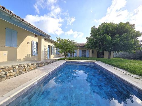 Fronton Maison | Belle Villa au cœur du frontonnais - Cœur de village - Piscine, jardin et terrasses privés - Climatisation - 8 personnes - 5 lits