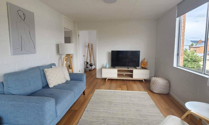 Rosny Appartement | Bellerive Bluff 2 Bedroom Apartment has water views, close to Restaurants, Beach