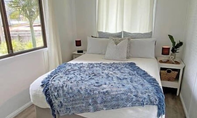 Amity Point Cabine | Belles on Ballow - Possum Lodge