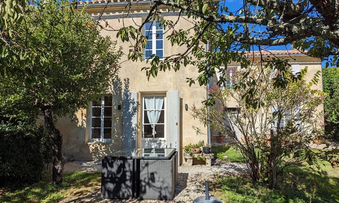 Belves-de-Castillon Maison | Bello Viso, proche Saint Emilion dans un écrin de verdure au milieu des vignes.