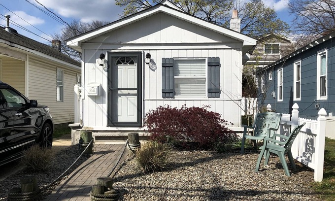 Lake Como Maison | Belmar 3-Bedroom Front House ~ A Block To The Ocean!