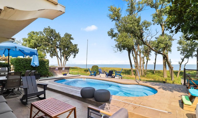 Miller Beach Maison | Below Deck at Waters Edge, Directly on Lake Michigan Beach w/htd in ground pool
