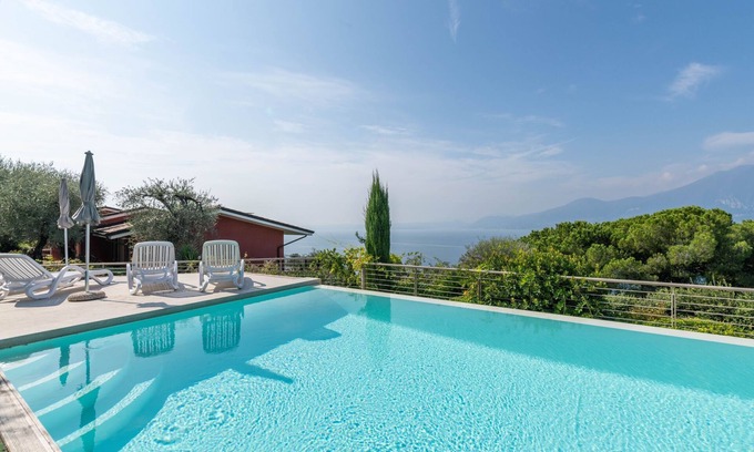 Frader Maison | Belle résidence en bordure du lac de Garde avec piscine et jardin