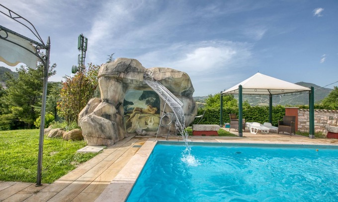 Furlo Maison | Grand Appartement de Vacances Belvedere à Cagli avec Piscine