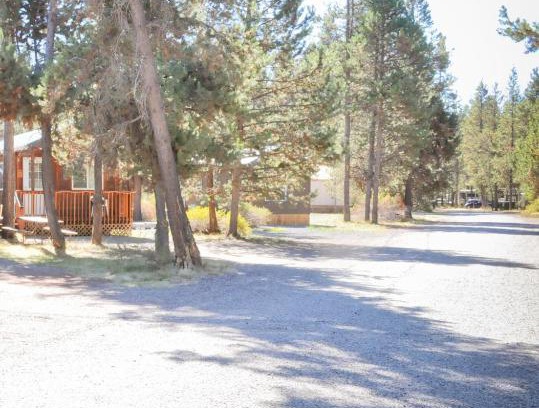 Three Rivers Station Balnéaire | Bend-Sunriver Camping Resort Two-Bedroom Cabin 5