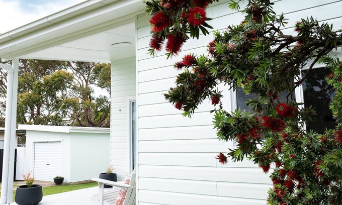 Bendalong Maison | Bendy Beach House allows a pet.