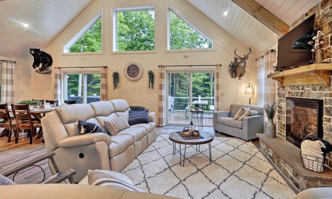 Benezette Maison | Benezette Cabin with Hot Tub, Grill and Mtn Views