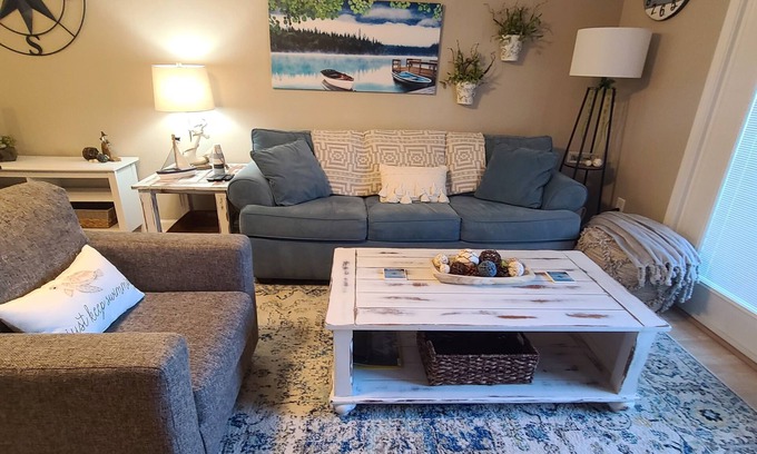 Fairfield Bay Copropriété | Benjamin's by the lake/ Walk to cool pool