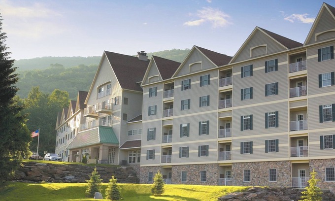 Hancock Station Balnéaire | Bentley Brook the perfect home base for exploring nearby Berkshire County