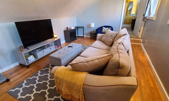 Benton Park Copropriété | Benton Park Bliss: 2BR Condo to Unwind and Explore