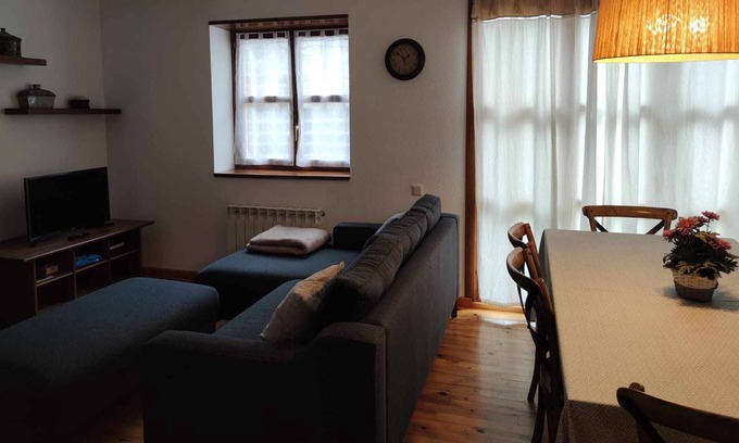 Anciles Appartement | Berde- The terrace of Linsoles