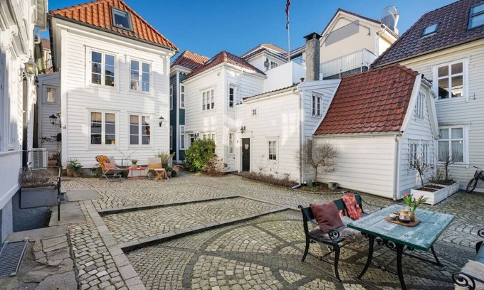 Bergen City Centre Maison | Bergen Gem Straight Out of History - Built in 1750