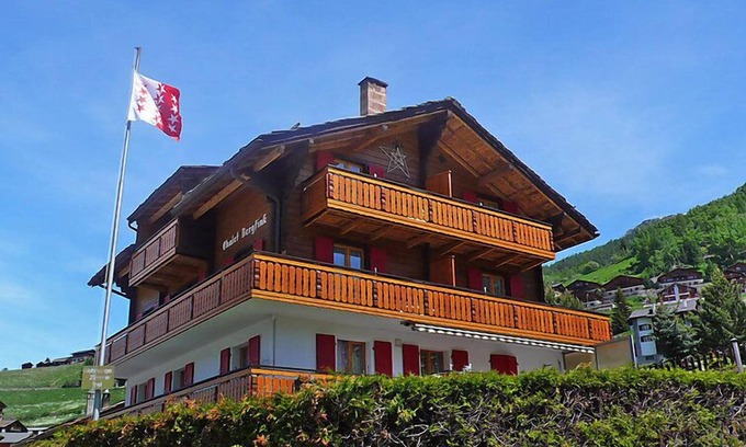 Graechen Appartement | Bergfink Dachgeschoss by Interhome