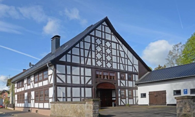 Hehlen Maison | Berghof Hohe ganzes Haus by Interhome