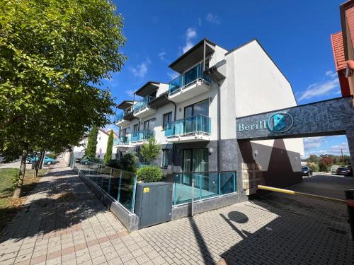 Sarvar Appartement | Berill Crystal Apartman