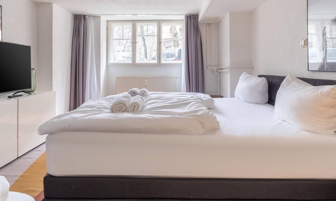 Planterwald Appartement | Berlin Puderstraße | 3-Bedroom Duplex Suite XXL