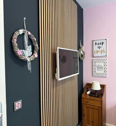 Neukoelln Appartement | BERLIN PUR - Wohnung für bis zu 12 Personen