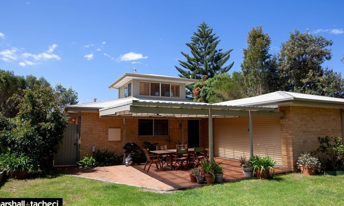 Bermagui Maison | Bermagui Dune House 5 Narira Street, Beach Front, Pet friendly