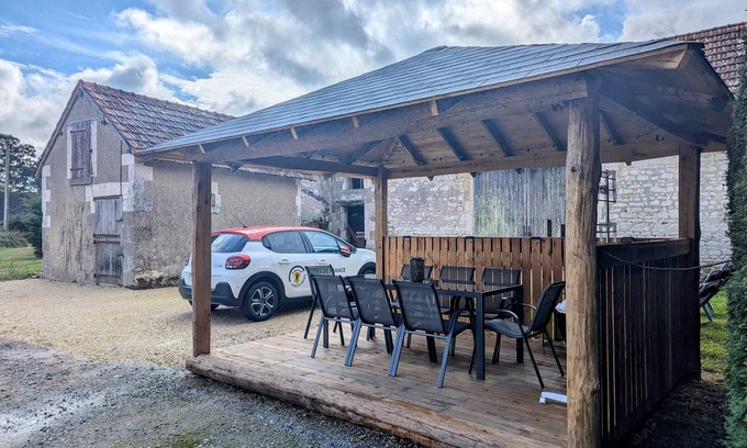 Vicq-sur-Nahon Cottage | Gîte en Berry: terrasse couverte, ping-pong, près Zoo de Beauval et Château de Valençay