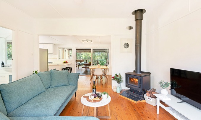 Huskisson Maison | Berry St: Charming Huskisson Central Cottage With Bush Outlook