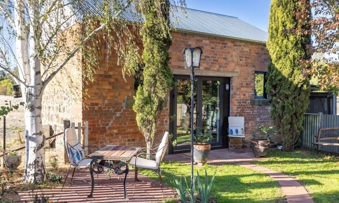 Taradale Maison | BERRY STABLE - CHINOISERIE CHIC IN TARADALE