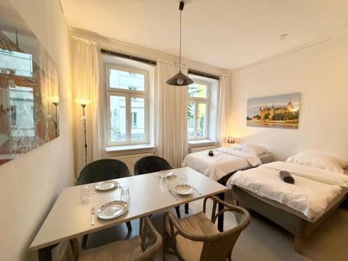 Schwerin Appartement | Berta - Zentrale Wohnung - 2 Küchenzeilen - Nähe Bahnhof