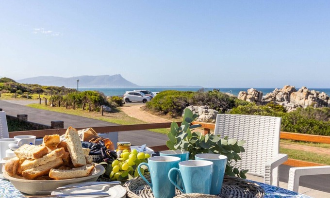 Kleinmond Maison | Beskuit vir Ontbyt | Ocean breeze | Coffee and rusks