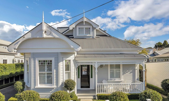 Mount Eden Maison | Bespoke Stays - Christmas Oasis