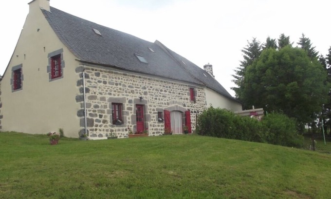 Besse-et-Saint-Anastaise Autre | Ferme rénovée dans un hameau à 5 min de Besse et 10 de la station de Super Besse
