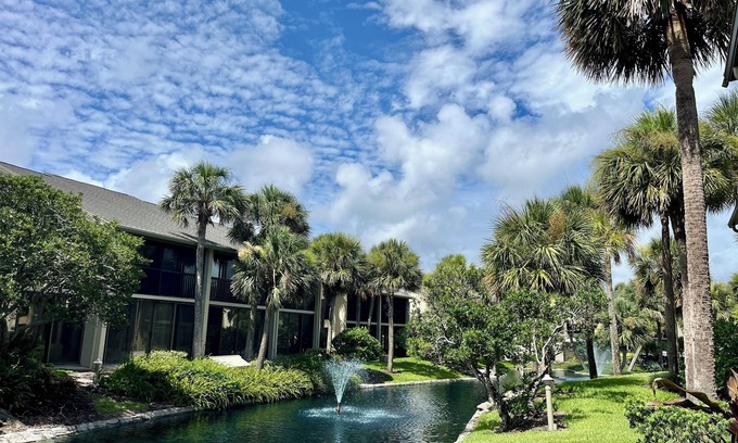 Butler Beach Copropriété | Best Address at the Beach, Gold-rated condo just a short walk to the beach!