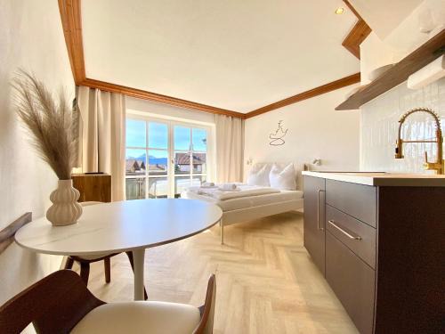 Enzensberg Appartement | Best Butler I Romantic 4two I Küche I Balkon I Parken I Schlossblick