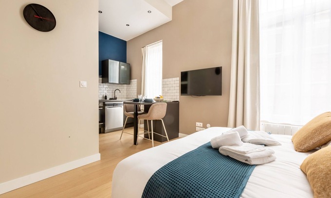 Lille Centre Ville Appartement | Studio de standing avec cuisine équipée
