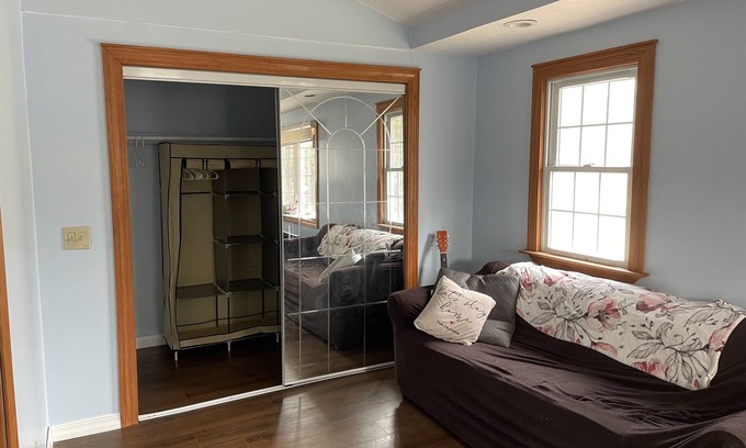 West Seneca Appartement | Best kept secret in West Seneca enjoy country atmosphere in the suburbs .