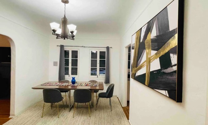 Pico - Robertson Appartement | Best location, Corner, Chic 2-bedroom with WiFi, AC in beautiful Los Angeles