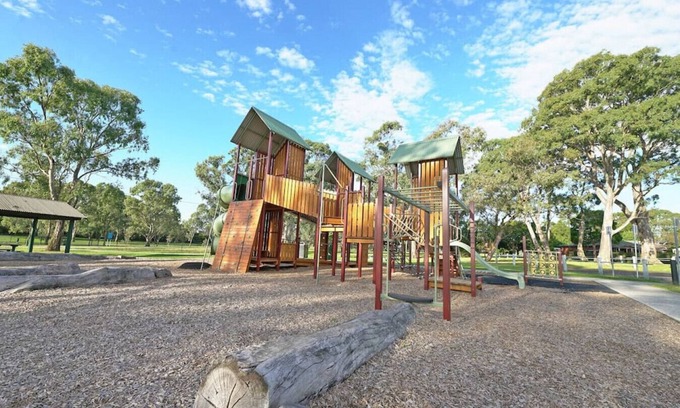Endeavour Hills Maison | Best Location Entire House Huge parkland doorstep