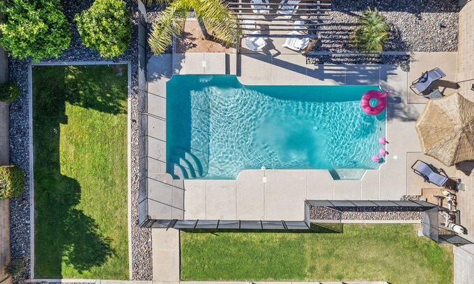 Gilbert Maison | Best Location in Gilbert - Heated Pool, 4 Bedroom 'Plus'