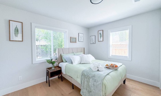 Sunnyvale Maison | Best Location | New Build | Tech | Laundry & A/C