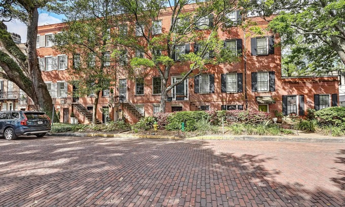 Historic Downtown Savannah Copropriété | Meilleure période de localisation! Luxe sur la célèbre Jones St au coeur du quartier historique!