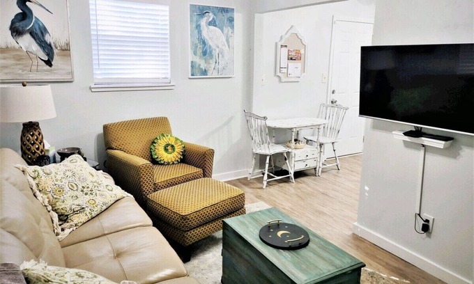 Old Town Maison | BEST location Quiet Cottage Pets Kitchen
